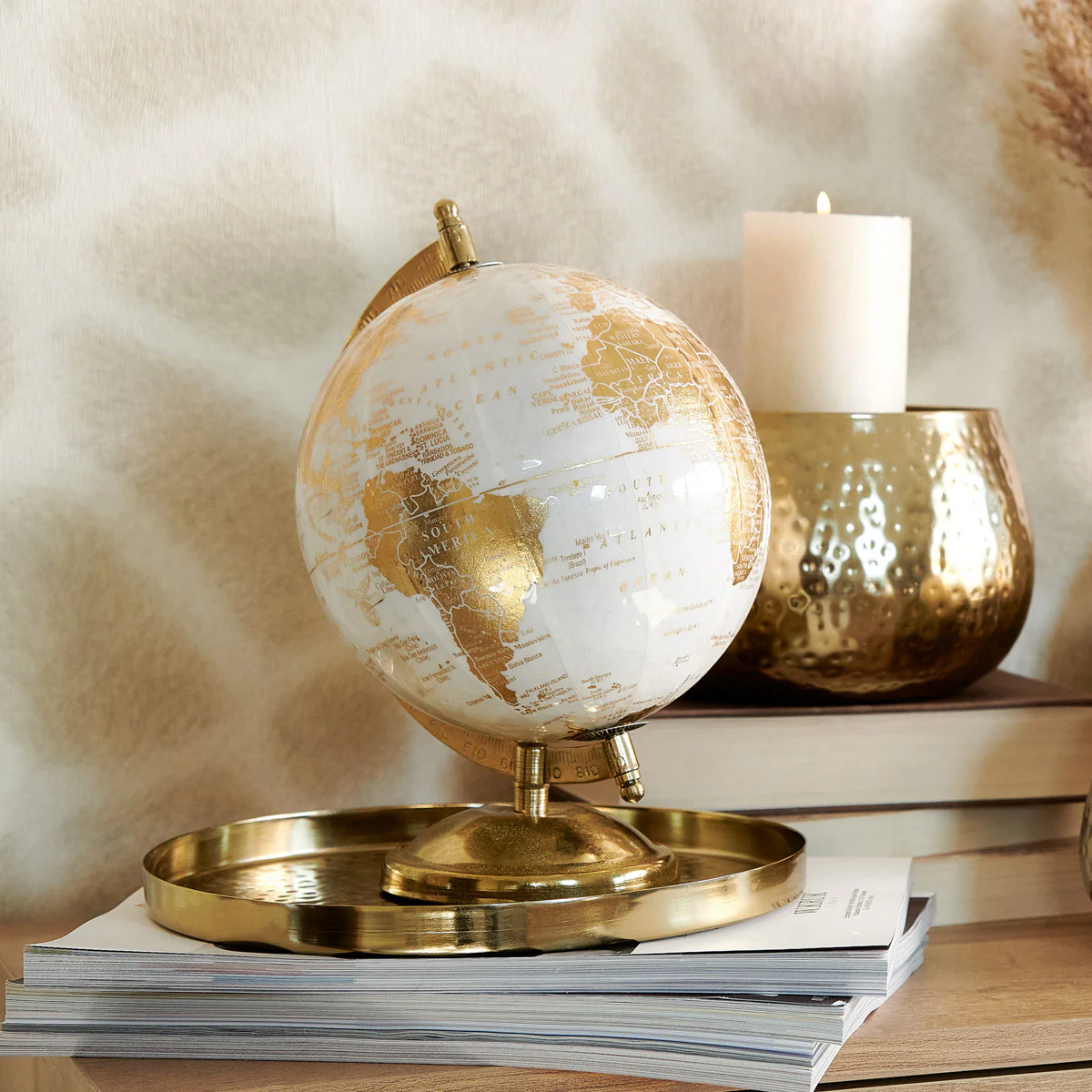Homla Globe Standing Ornament 18x15x25cm - Image 3